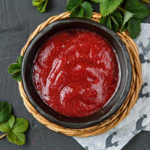Клубника, протертая с сахаром (заморозка)